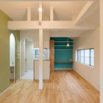 既存の柱と梁を残しキッチンやトイレなど間取りを一新した