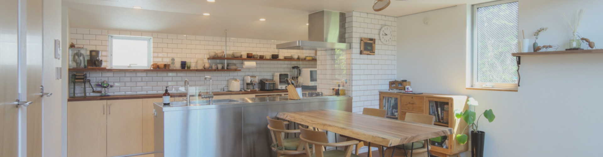 私たちは、
建築とお金のデザインを通じ、
お客さまに貢献できる
唯一のFP＆設計事務所です